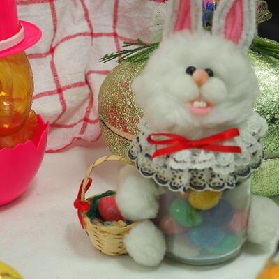 Lot 109 Easter Collectibles