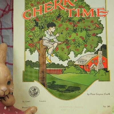 Lot 109 Easter Collectibles