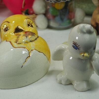 Lot 109 Easter Collectibles