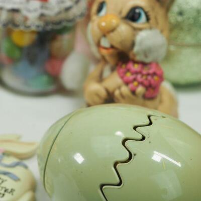 Lot 109 Easter Collectibles