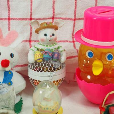 Lot 109 Easter Collectibles