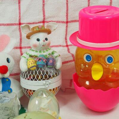 Lot 109 Easter Collectibles