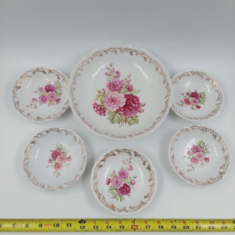 WELMAN GERMANY FLOWERED PLATE SET | EstateSales.org