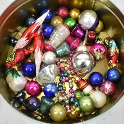 2 Tins with Christmas Decor: Ornaments & Lights (work)