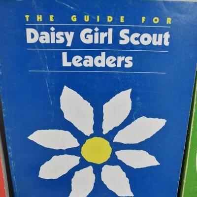 Girl Scout Books: Brownie 1980 Daisy 1993 Brownie/Junior 1977