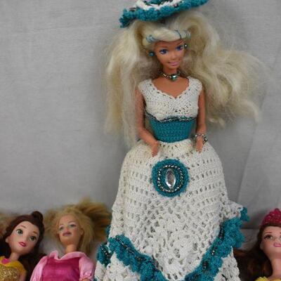 10 Barbie Style Dolls with Clothes & some accessories