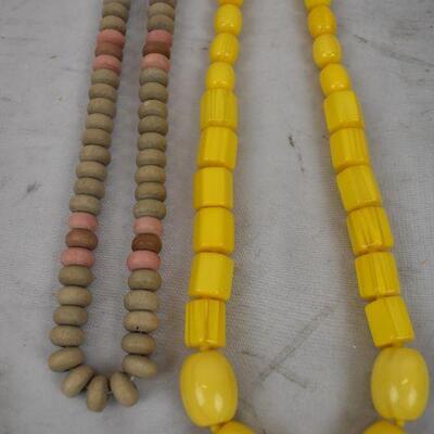 4 pc Beaded Jewelry: 2 Necklaces & 2 Bracelets