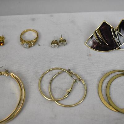 10 pc Costume Jewelry, Gold Toned: ( pairs earrings, 1 ring size 6.5