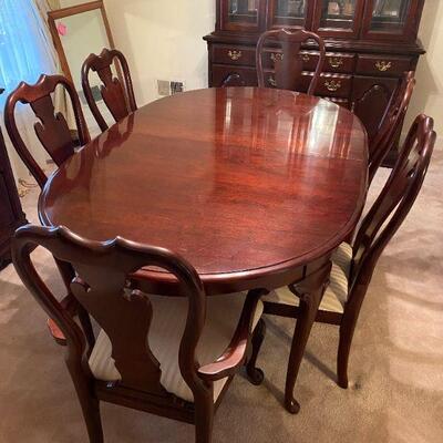 Sumter Cabinet Co Dining Table w/chairs