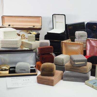 Lot 114 Empty Velvet jewelry clam shell boxes