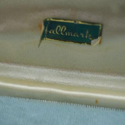 Lot 114 Empty Velvet jewelry clam shell boxes