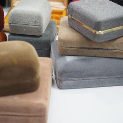 Lot 114 Empty Velvet jewelry clam shell boxes