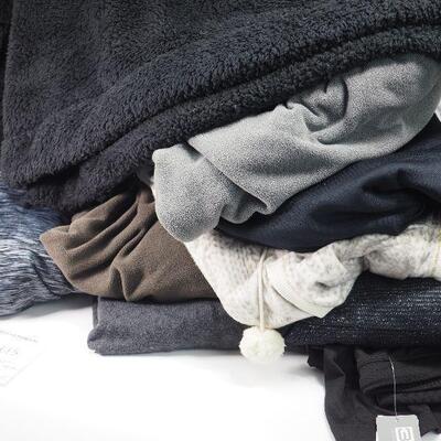 Lot 115 Sweatshirts and leggings