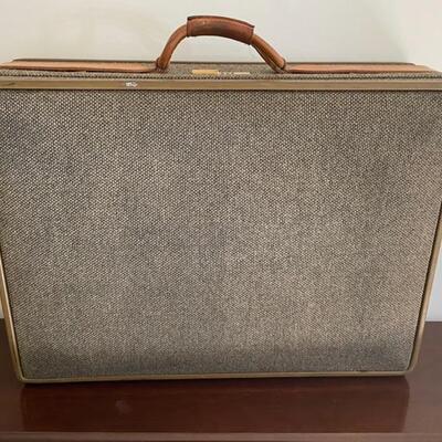 Fab retro Tweed and Leather Hartmann Suitcase in Exc condition 