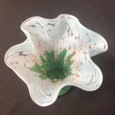  Lot 16 - Beautiful Glass Vases & Faux Floral