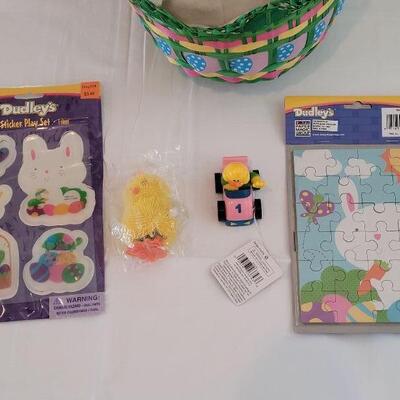 Lot 14: New Easter Basket with a Animated Bunny, Activities & Small Toys