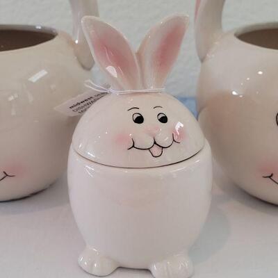 Lot 19: New (2) Bunny Candy Dishes and Decorative Egg Holders 