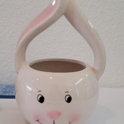 Lot 19: New (2) Bunny Candy Dishes and Decorative Egg Holders 