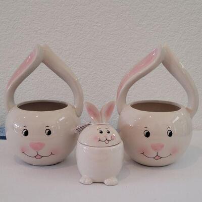 Lot 19: New (2) Bunny Candy Dishes and Decorative Egg Holders 