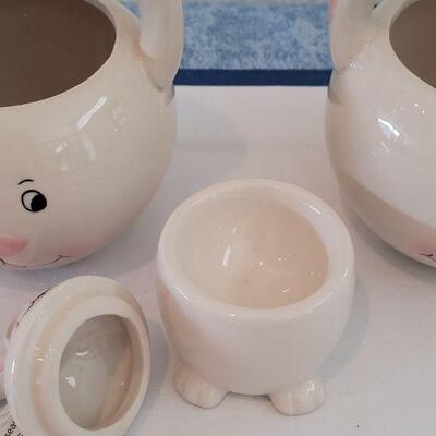 Lot 19: New (2) Bunny Candy Dishes and Decorative Egg Holders 