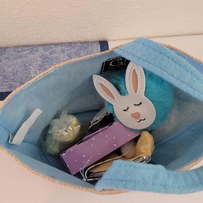 Lot 26: New Easter Purse Basket with Bunny Coin Purse, Keychain, Rings & Earrings Set & Bath Fizzie
