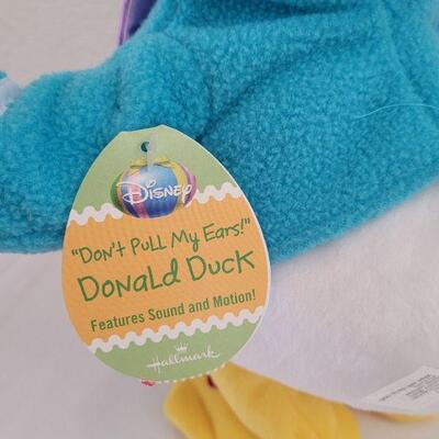 Lot 38: New Animated Donald Duck & Bubbles 