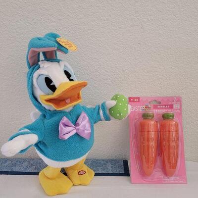 Lot 38: New Animated Donald Duck & Bubbles 
