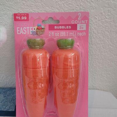 Lot 38: New Animated Donald Duck & Bubbles 