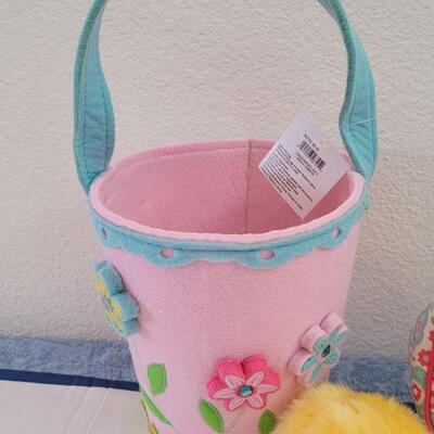 Lot 40: New Felt Easter Basket, Lamb Purse, Sequin Egg Pony Tail Holders,Lip Gloss& Little Chick Plushie