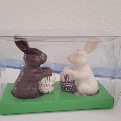 Lot 44: New Bunny Salt & Pepper Shakers and Bunny Measuring Cups