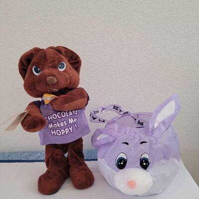 Lot 48: New Animated Rabbit & Bunny Easter Baskrt