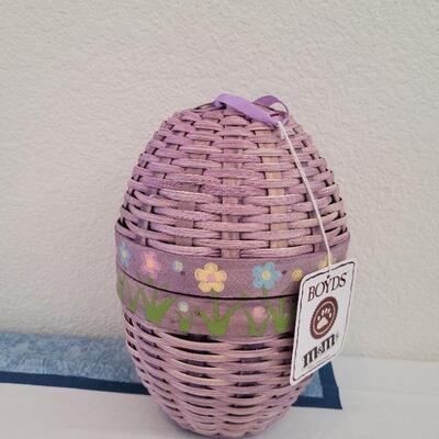 Lot 51: New Boyd's M&M Bear in Purple Wicker Egg