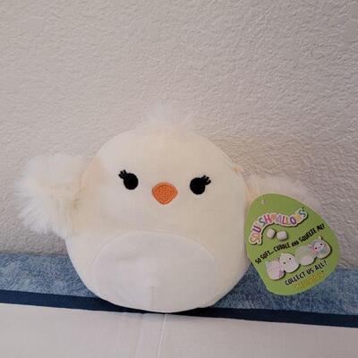 Lot 62: New Disney Frozen Kite, Jump Rope Picture Frame and Little Soft Plushie 