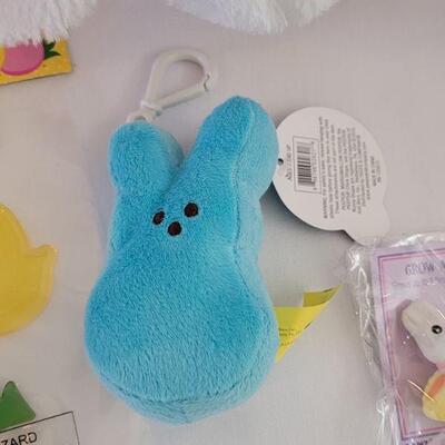 Lot 66: New Bunny Easter Basket with Peeps Gels & Clip On Plushie, Bubbles, Silly Putty and Ganz Grow a Bunny 