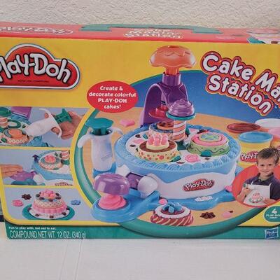 Lot 67: NEW PlayDoh Cake Station and Singing Bunny 