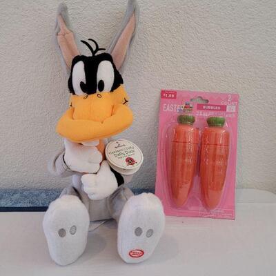 Lot 68: New Animated Daffy Duck and Bubbles 