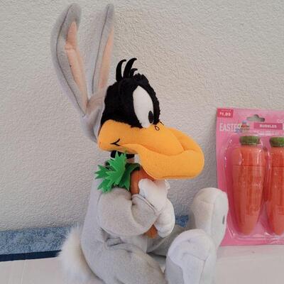 Lot 68: New Animated Daffy Duck and Bubbles 