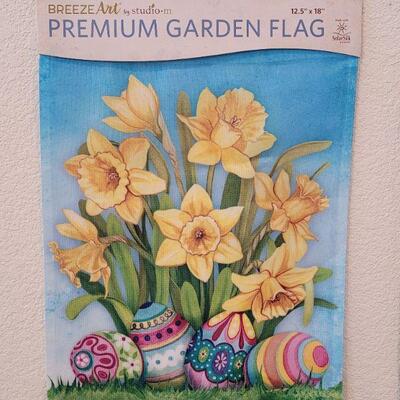 Lot 80: (2) New Garden Flags