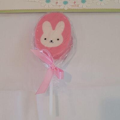 Lot 90: New Easter Purse Basket with Handsoap Lollipop, Headband, Coin Purse,  Memo & Pen, Bath Fizzie and Bunny Keychain
