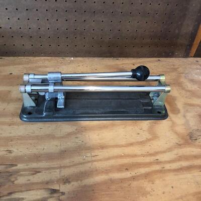 Lot 49 - Tile Saw & Cutter