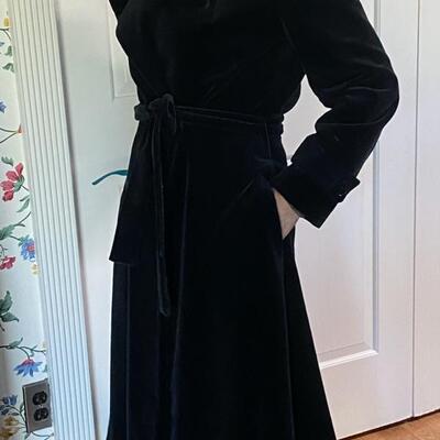 Vintage 60s Fairbrooke for SAKS Black Velvet [ Swing Coat