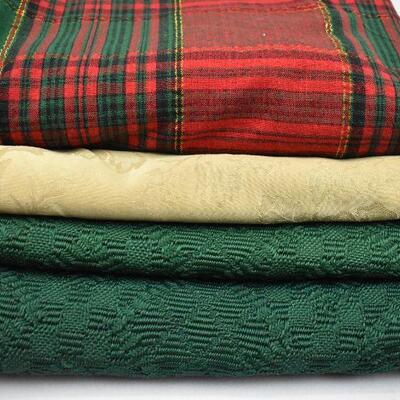 Holiday Table Set, 7 Green Placemats & Table Runner, Gold & Plaid Table Cloths 