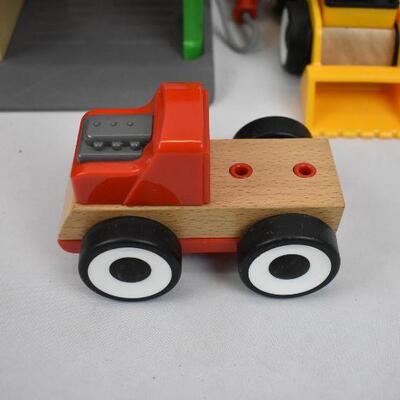 Wooden and Plastic Cars with Two Level Garage, 4 Cars