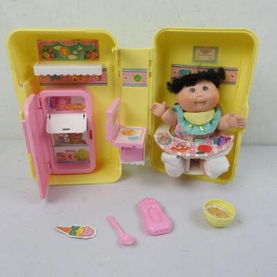 Cabbage Patch 1995 Mattel, Travel Play Love & Go Baby & Kitchen Playset
