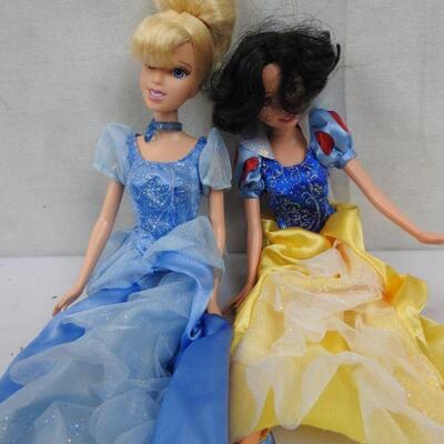 Disney Dolls: Cinderella, Snow White, & lots of small dolls