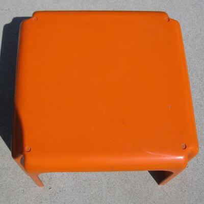 Lot 26 MCM Orange Plastic Table Metra Italy Elena Tisch Magistretti