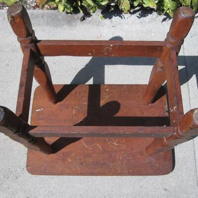 Lot 27 Vintage Monterey Style Stool Bench Maple