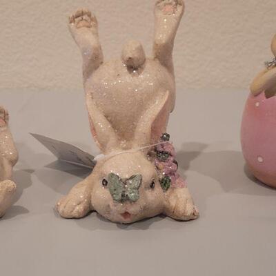 Lot 103:  New Bunny Deco