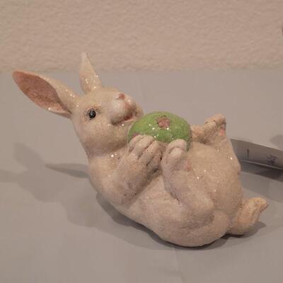 Lot 103:  New Bunny Deco