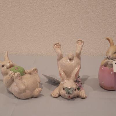 Lot 103:  New Bunny Deco